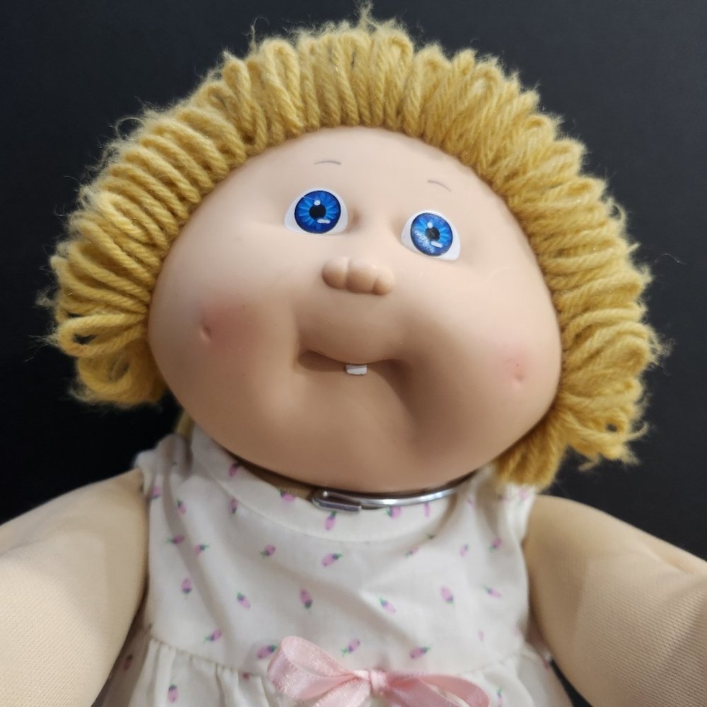 Cabbage Patch Kids Original Blonde Blue Eyes First 1982 Tooth Doll in Hard To Fi